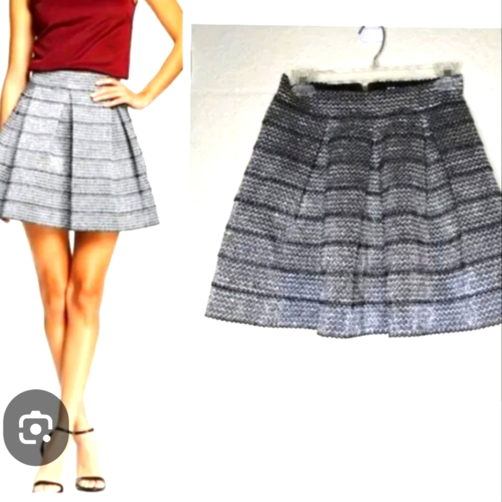 Ginger G Black Mini Skirt With Large Box Pleates Size Large